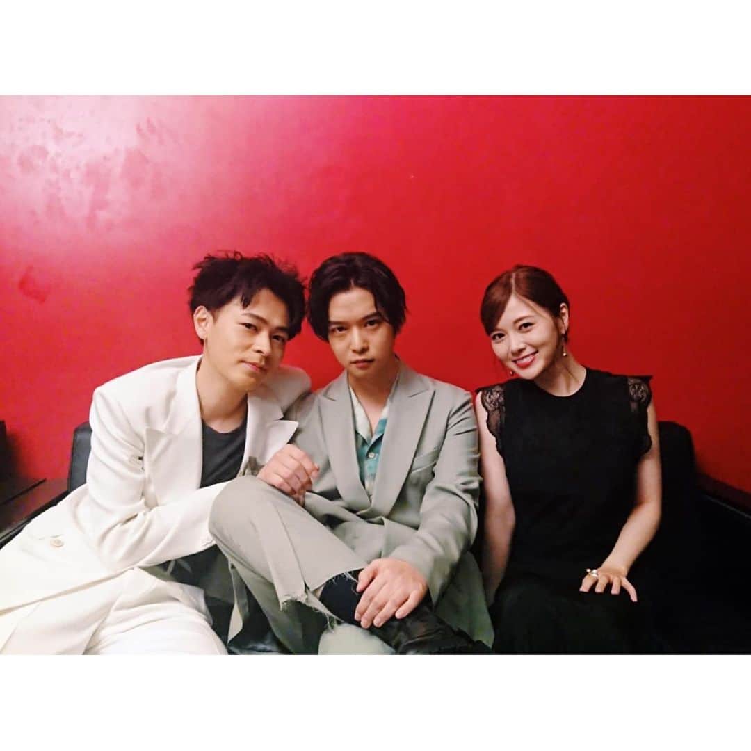 千葉雄大のインスタグラム：「映画「スマホを落としただけなのに 囚われの殺人鬼」本日公開。 たくさんのみなさまに届いてほしい。 大好きな人たちと迎えた初日。 よき日でした。 あとはみなさまのもの。 おっきいスクリーンでたのしんで。 みてみてみてみて絶対みて！ え、監督のウィンクかわいい。」