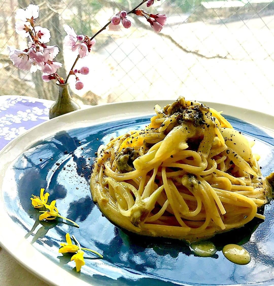 SnapDishさんのインスタグラム写真 - (SnapDishInstagram)「砂雪さんのDish！！【ふきみそクリームのパスタ カルボナーラ風味】 . 春待ちごはん第2弾！ 実はこちらの投稿、昨日のInstagram投稿でご紹介した、 うさかめさんのDish！【ふきのとう味噌】を活用したお料理なんです♪ 気になる方は是非、昨日の投稿もcheckし下さいね☆ . この投稿を詳しく見るにはこちら！↓ https://snapdish.co/d/LqL1Ga #SnapDish#スナップディッシュ #おうちごはん #AI料理カメラ #料理専用カメラ #フォトジェニックトレンド #料理好きな人と繋がりたい#器好き #料理 #手料理 #レシピ #デザート #スイーツ #おやつ #お菓子 #グルメ #手作りスイーツ #ふきのとう#蕗の薹パスタ#ふきのとう味噌#春待ちごはん #cooking #homemade #sweets #food」2月21日 22時00分 - snapdish