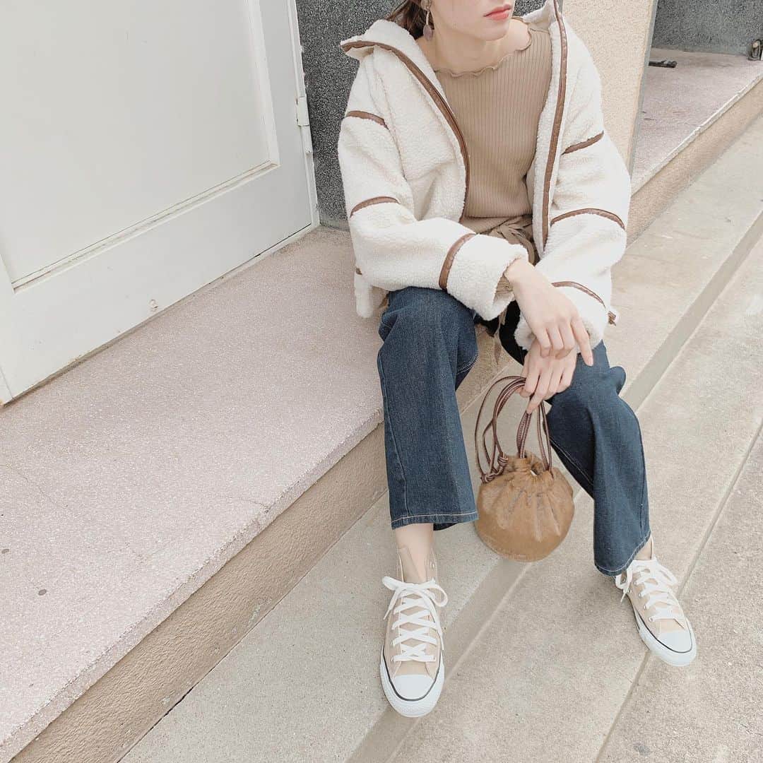 のインスタグラム：「. 今日あったかいから嬉しい☺️🌸 . 花粉がちょっとずつ来てるのは嬉しくないけど🤧🤧 . . #春コーデ #モデル #撮影 #春 #コーデ」