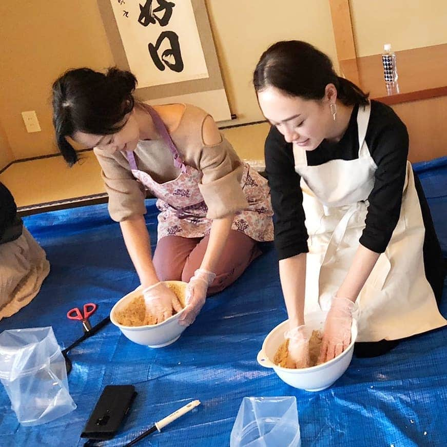 佐藤純さんのインスタグラム写真 - (佐藤純Instagram)「@yourkins_official 主催のマルカワ味噌作り教室へ。  @marukawamiso  初めての味噌作り。  作ったお味噌は、10月くらいに食べれるんですってー‼️ 自分で作ったお味噌。  楽しみすぎるー❤  #マルカワ味噌 #味噌作り #味噌作り教室 #味噌 #手作り味噌 #甘酒 #KINS #ママ #ママモデル #モデル #mama #mamamodel #model」2月21日 22時04分 - junsatoidea