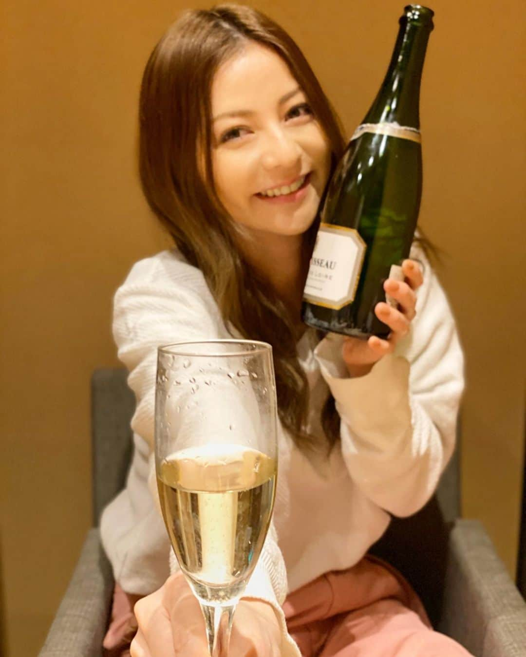 香里奈さんのインスタグラム写真 - (香里奈Instagram)「Thank you for your message✨ My life level just turned 36 today 😂🙌 And also, I want to say thank you for bringing me into this world!! to my parents 🙌  各仕事現場でも誕生日を祝っていただき、ありがとうございました、たくさんの方に祝って頂けて私は幸せものです✨  年女、がんばろ🤟  #香里奈 #karina #birthday #221 #全国の2月21日生まれの方 #happybirthday !! #thankyouforyourkindness  #誕生日 #ねずみ年  #ありがとう #感謝 #今日は飲もうかな #流子　みたいに 笑 #恋つづ #恋もつづくよどこまでも」2月21日 22時12分 - karina_official_221