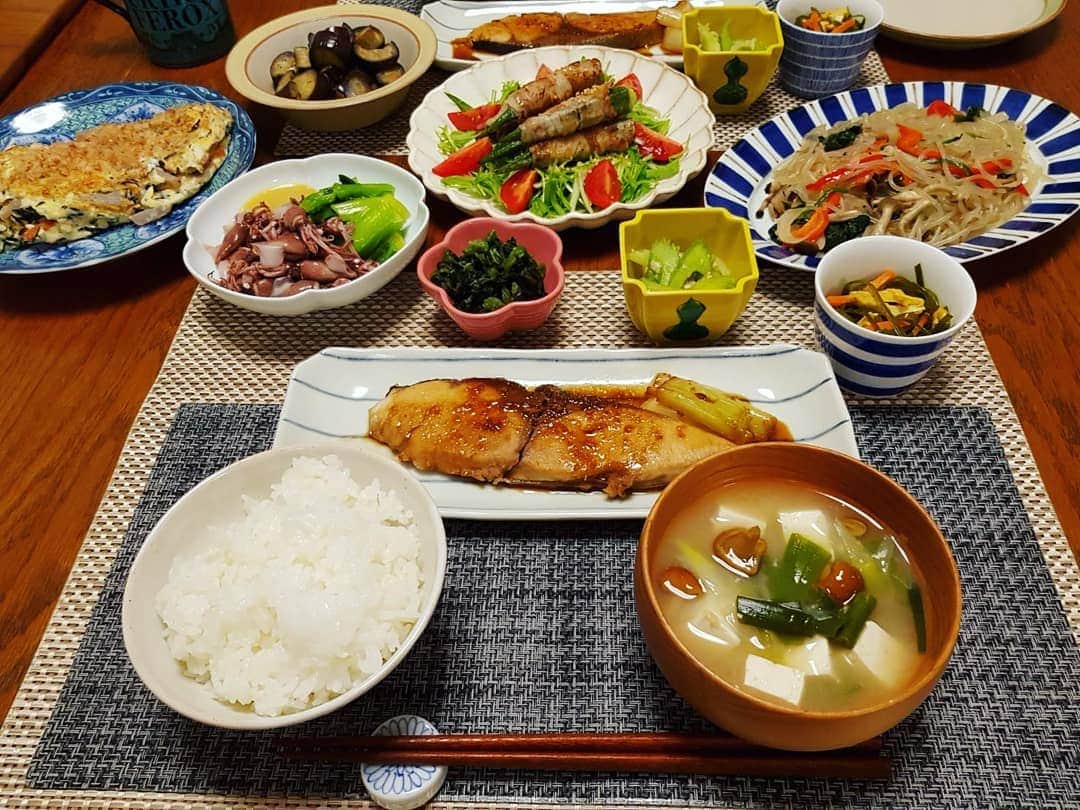 高萩洋次郎のインスタグラム：「本日の夕食。  メインは、鰤の照り焼きでした。 ご馳走さまでした！  #アス飯 #サッカー　 #夕食 #嫁飯 #rinamooncooking」