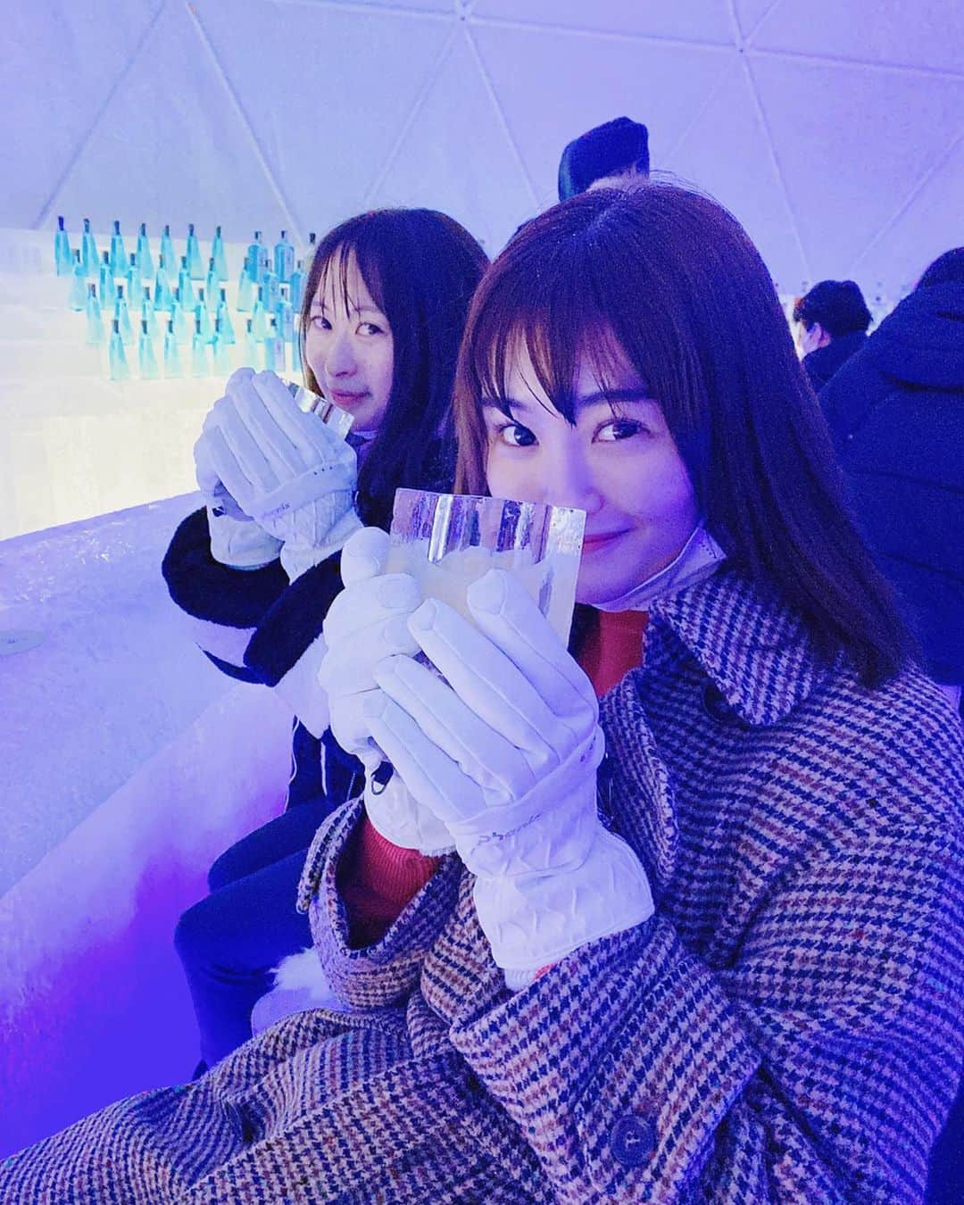 川上礼奈さんのインスタグラム写真 - (川上礼奈Instagram)「. 氷のグラスで乾杯🥂✨ めっちゃ寒かった〜🥶 #北海道旅行 #トマム」2月21日 22時13分 - kawakami_rena