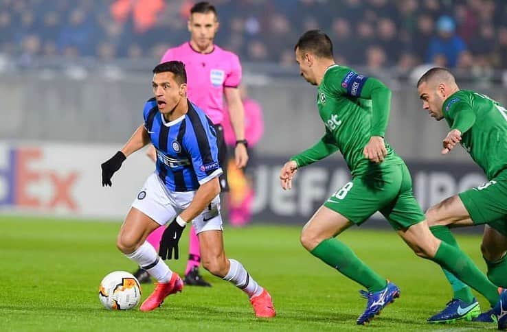 アレクシス・サンチェスのインスタグラム：「@inter ⚫️🔵」