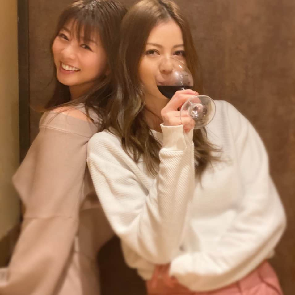 えれなさんのインスタグラム写真 - (えれなInstagram)「Happy birthday,sis🥂  I hope that today's the beginning of a great year for u.  レベルアップおめでとう😉👍 #happybirthday #level36 #えれな #香里奈 #えれかり」2月21日 22時15分 - elena1982312