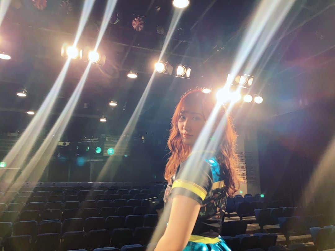 西澤瑠莉奈のインスタグラム：「． ． 本日のN Pride公演で 卒業発表させて頂きました！ ． 今まで何度も卒業を考えましたが 10代を全てNMB48に捧げてきたつもりです ２０歳という節目の年で 以前、ファンの方がみたいと言って下さった 成人式をしっかり見せられたし もうやりきった！思い残すことはないと思い 卒業することに決めました！ ． 今まで私の中で大半を占めていた NMB48という温かく心地よい環境が 無くなってしまうということはとても心細いですが グループから飛び出して 1人の人間として頑張ろうと思います！ ． NMB48として普通なら できない本当に素晴らしい経験を たくさんさせて頂く為に 出来なかったこともたくさんあるし それらを取り戻したいとも思っていません。 とてもかけがえのない日々でした！ ． 卒業まで短い期間になると思いますが 残りの期間も温かく見守って頂けると幸いです。 よろしくお願い致します！ ． #ゆきつんカメラ ．」