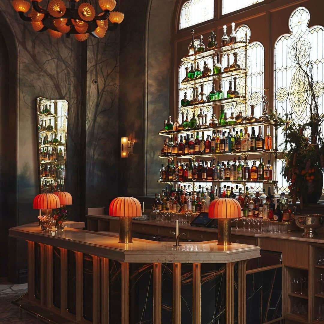 ニューヨーク・タイムズさんのインスタグラム写真 - (ニューヨーク・タイムズInstagram)「The bar inside Veronika, Stephen Starr’s new restaurant at the Fotografiska museum in New York’s historic 1894 Beaux-Arts Church Missions House. For the interiors, Robin Standefer and Stephen Alesch, of @roman_and_williams_, used a palette of earth tones and paid special attention to lighting, reviving the space while respecting the history of this landmarked building. @veronika_nyc features a salvaged stained-glass window and a mural of a forested landscape. @a_gaut took this photo at @fotografiska.ny. Check out @tmagazine for more interiors and design.」2月21日 22時30分 - nytimes