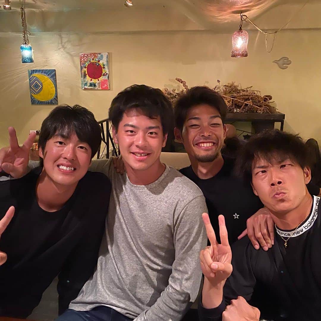 鈴木翔太さんのインスタグラム写真 - (鈴木翔太Instagram)「今日もご馳走様でした😁  #又吉克樹#木下雄介#鈴木翔太#梅津晃大」2月21日 22時32分 - suzukishota99