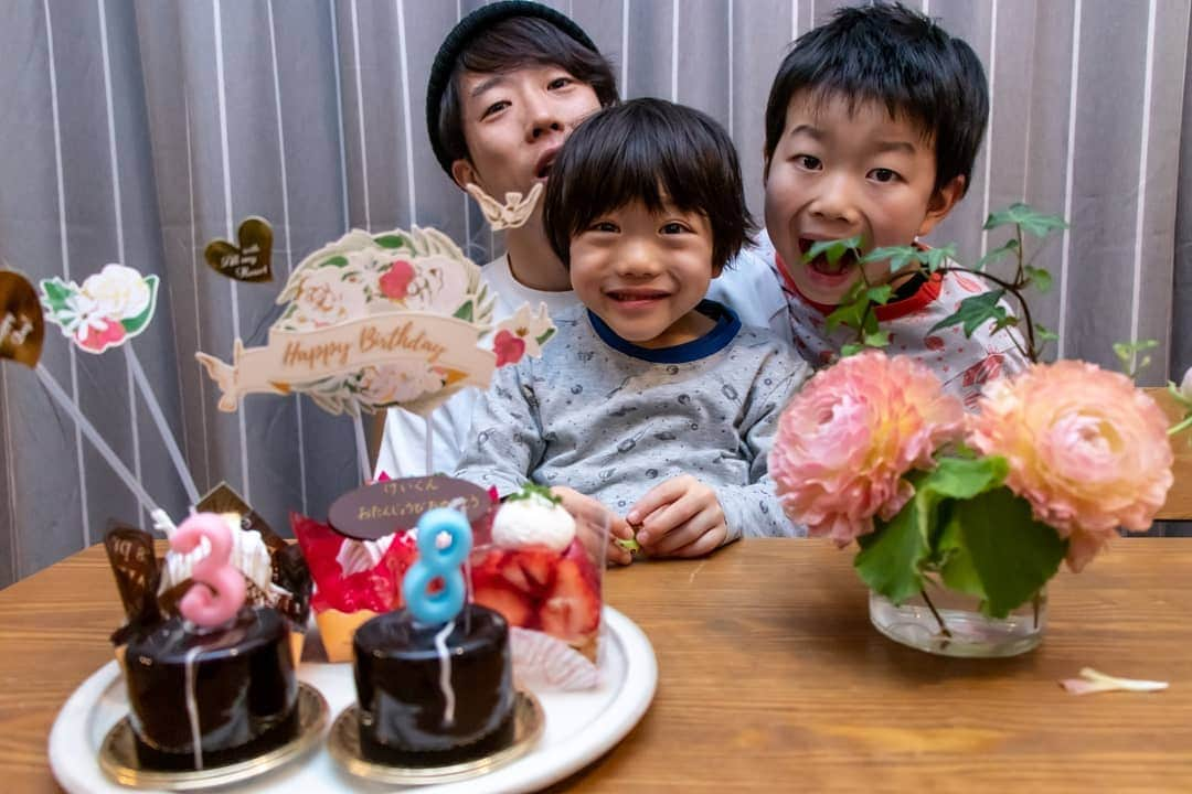 岡本圭司さんのインスタグラム写真 - (岡本圭司Instagram)「My family held birthday party for me! Thanks for your help everyday! 昨日で38歳になりました。 40まで後2年。 毎日止まらずに突き進み、日々を楽しみます。 #myfamily  #life」2月21日 22時38分 - hywod_kj