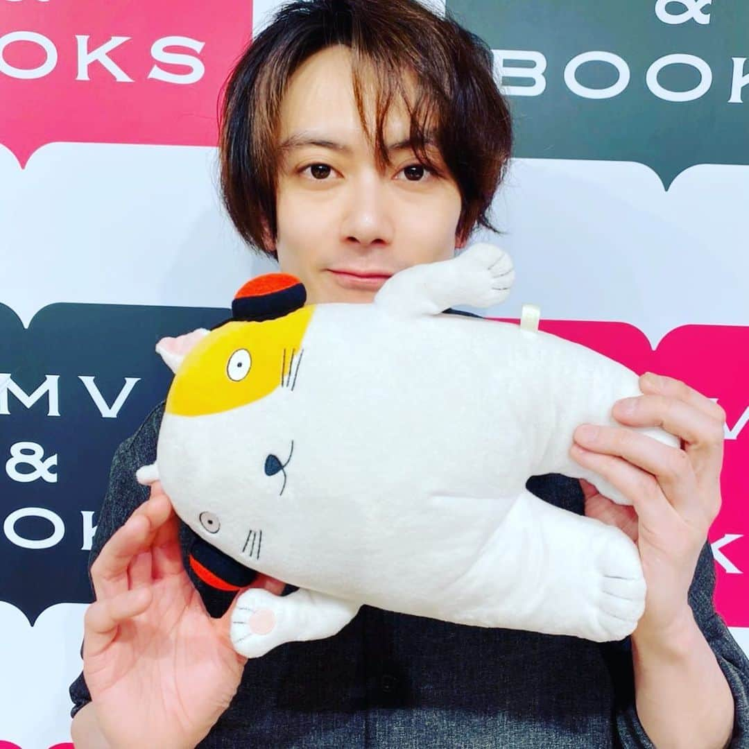 小西遼生さんのインスタグラム写真 - (小西遼生Instagram)「大阪・HMV&BOOKS心斎橋店にて、空想改革リリースイベント終了いたしました。これにて今回のリリイベツアーは全て終了。沢山の方にご来場頂き、ありがとうございました。ジローちゃんまたね♪ #空想改革 #リリースイベント」2月21日 22時40分 - ryosei_konishi_official