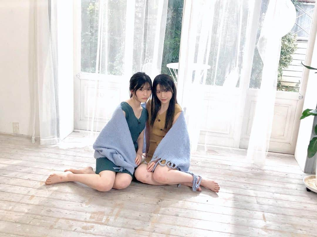 福岡聖菜さんのインスタグラム写真 - (福岡聖菜Instagram)「ふふ。  オフショット。 EX大衆さんで2号連続掲載して頂けて すごく嬉しかったなぁ… みんなで喜べること、 これからもたくさんできますように。 ゲームの最後に素敵な思い出をありがとう…☺️ * * * @yuka_mocha_roll さんとの 写真はお気に入りがいっぱい。 澄ました顔も笑った顔も 魅力的な人になりたいな * * #オフショット　#EX大衆 #発売中 #大人コーデ #ポニーテール」2月21日 22時45分 - seina___ff