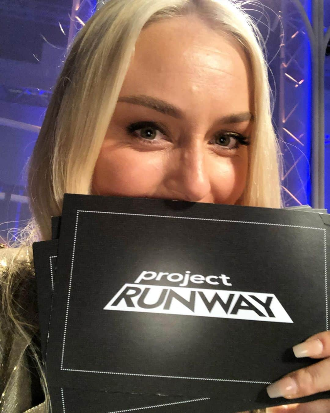 リンゼイ・ボンさんのインスタグラム写真 - (リンゼイ・ボンInstagram)「Loved being a guest judge on @projectrunway! So cool that they designed dresses for our incredible Olympic hopefuls 🇺🇸💪🏻 check it out on @bravotv #tokyo2020 thx @karliekloss @elainewelteroth @brandonmaxwell @ninagarcia @csiriano ❤️」2月21日 22時51分 - lindseyvonn