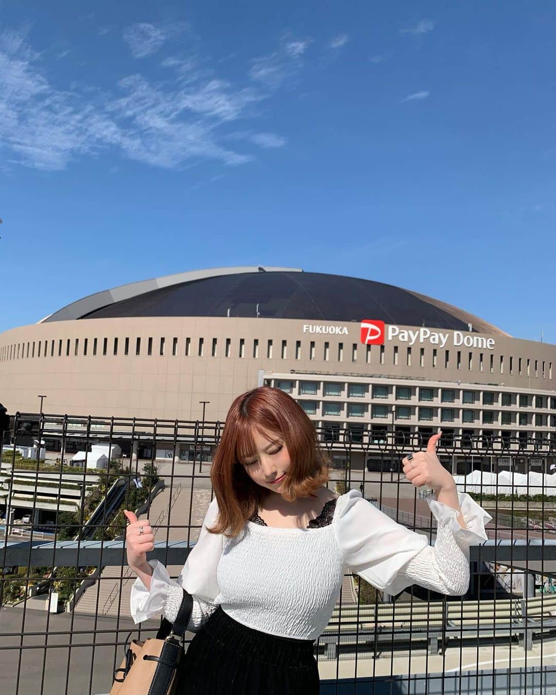 おもてちゃんのインスタグラム：「. 福岡ポップアップ初日🌚🌚🌚 来てくださった方、ありがとうございました！急遽ラジオの収録が入って2時間のみの営業だったんですが、多くの方にお越し頂き嬉しかったです😉 . 先程生放送で『カリメン』出演してきましたが聞いてくれたひといるかな、、？（笑） radikoで1週間は無料で聞けますのでもしよかったら（笑） . 明日、2/22(土)のポップアップは 11:00~13:30 / 17:00~19:00での営業です⚠️⚠️ . 途中、16:00~放送の『土曜 de アミーゴ!』に生出演させていただきます。こちらは天神きらめき通りでラジオの公開生放送です！よかったら見に来てね〜」