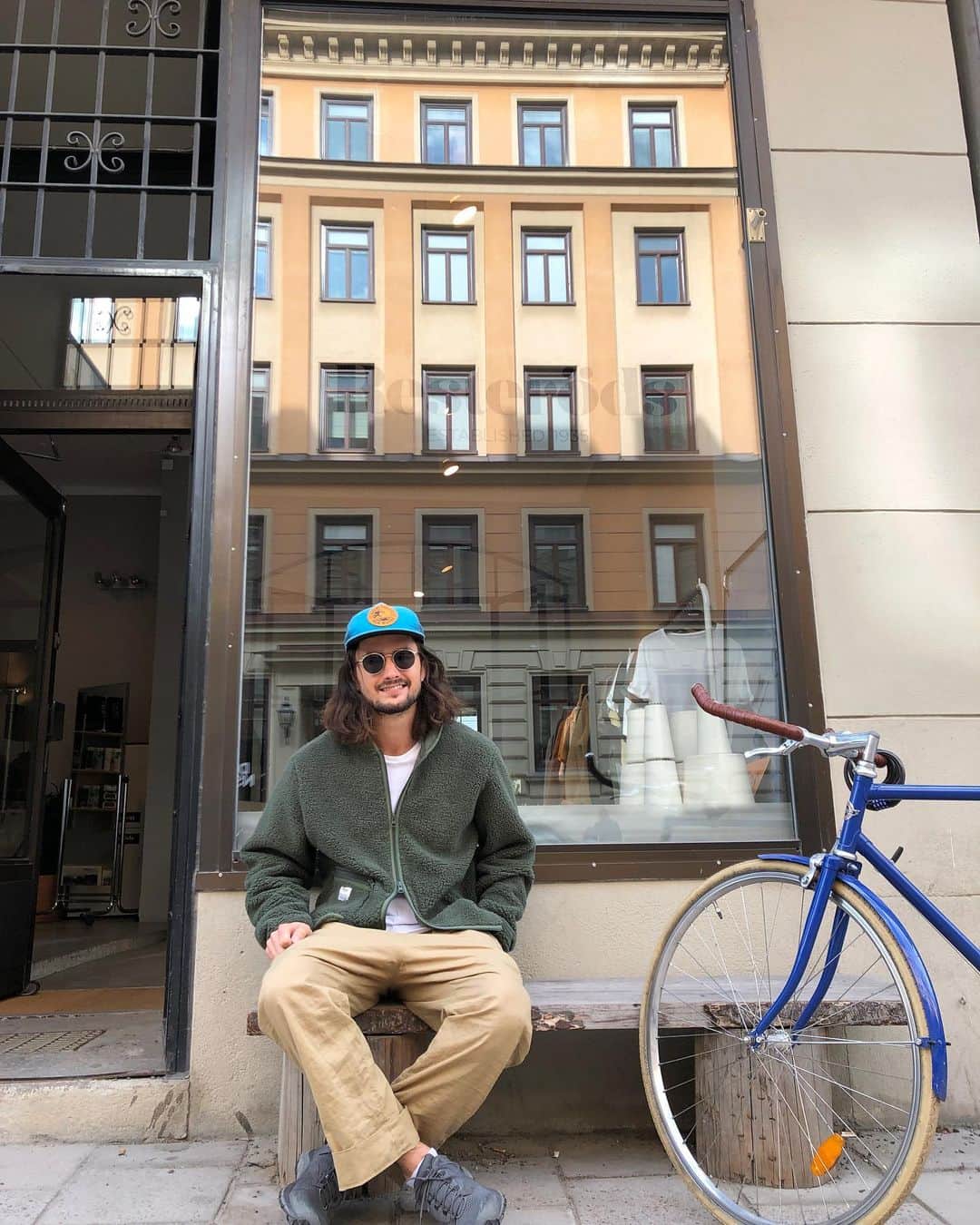 レステロッズのインスタグラム：「Sun is shining & we have one more color in our fleece jacket for SS20. Light Army. Happy weekend peeps! #resteröds #originalneverdies #vikallardettidlöst」