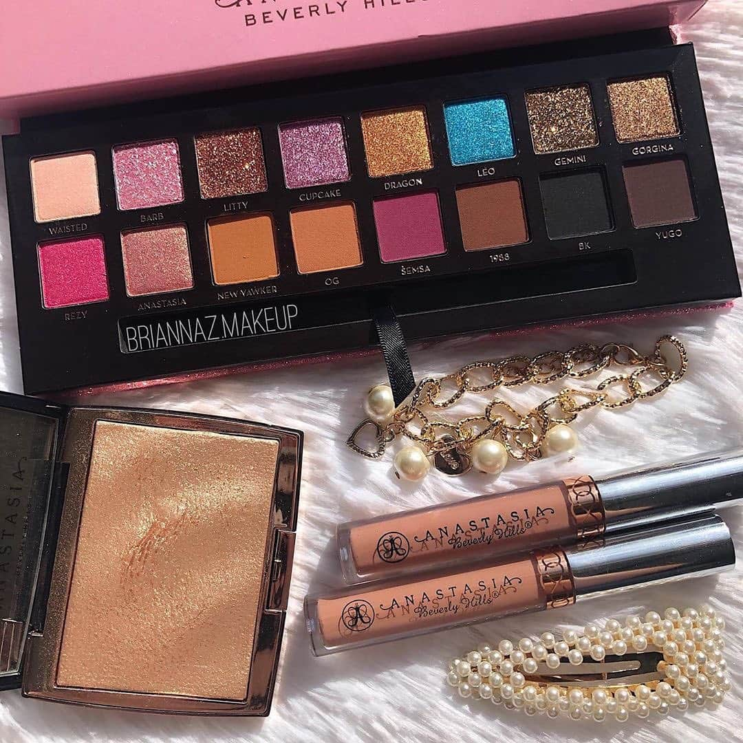 Anastasia Beverly Hillsさんのインスタグラム写真 - (Anastasia Beverly HillsInstagram)「All the pretty things @briannaz.makeup  ABH X Amrezy Palette & Highlighter」2月22日 0時28分 - anastasiabeverlyhills