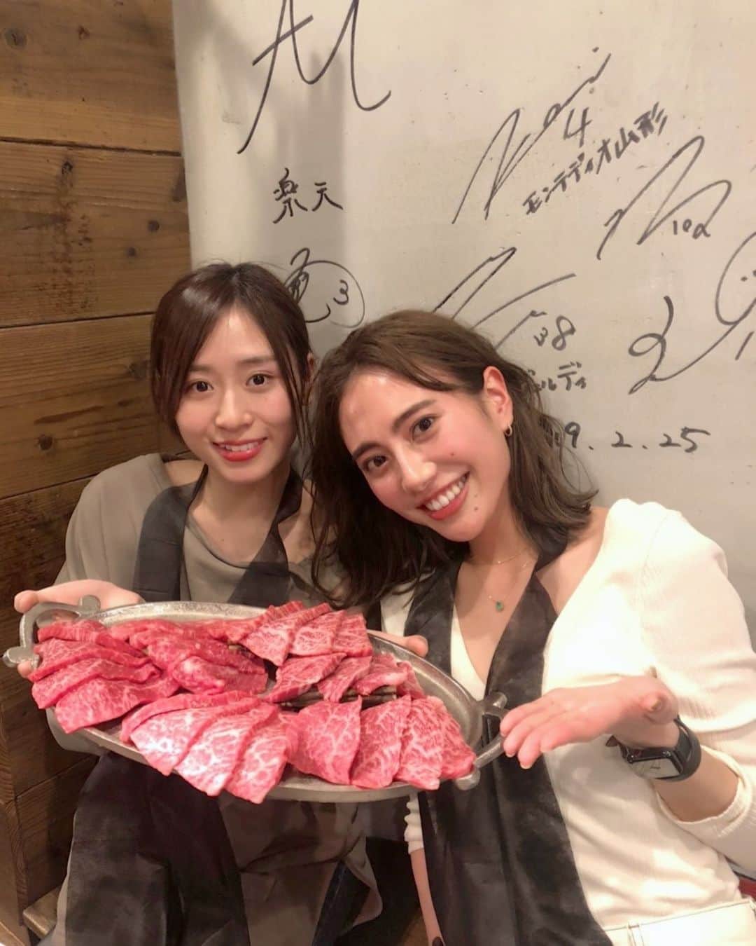 内木志のインスタグラム：「事務所の先輩！ 巴瑞季さんと焼肉食べました💕🥩 スタイル良くてお綺麗で憧れます✨ 私も美意識高めていこう！✊ #someday」