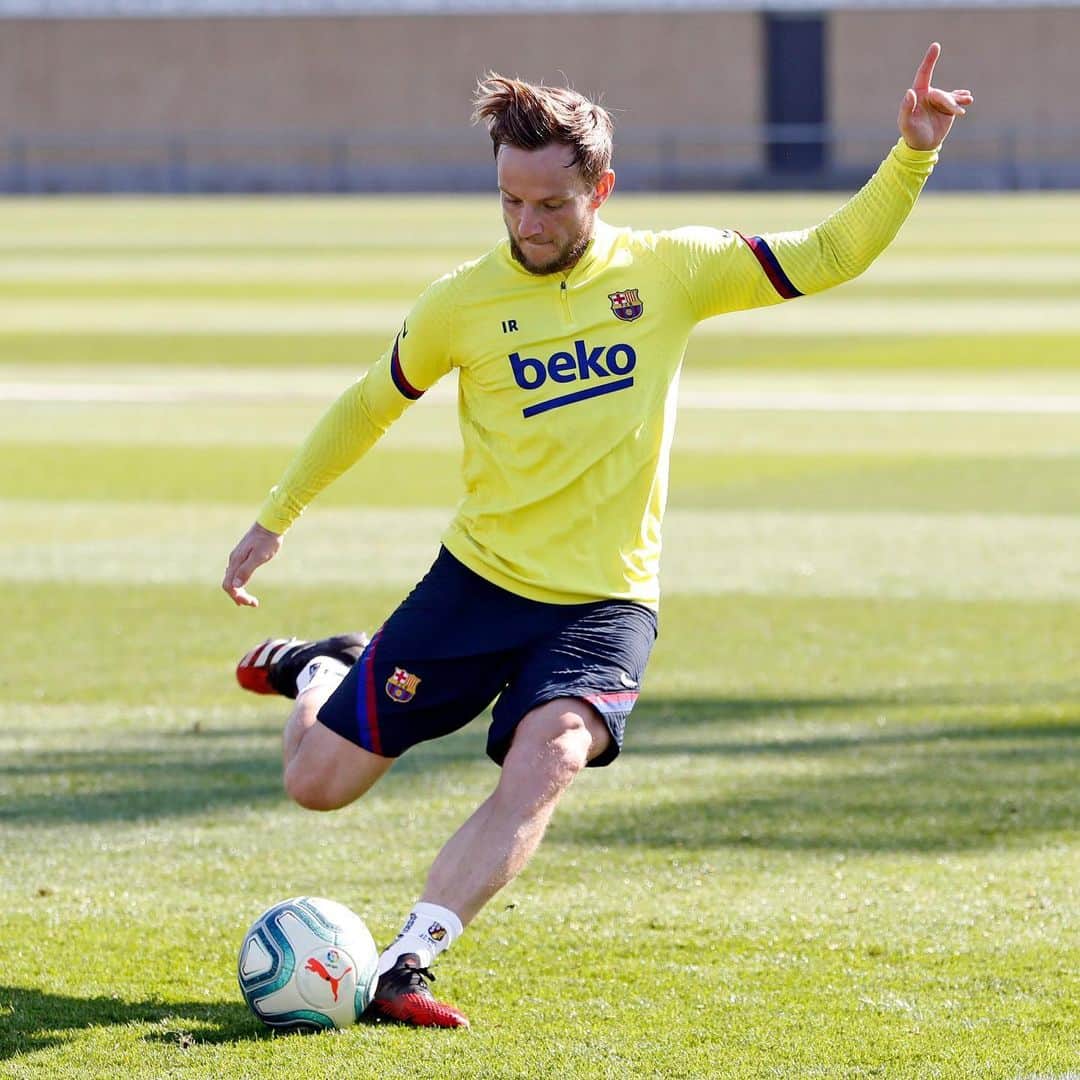 のインスタグラム：「🤪⚽️💪 #ready」