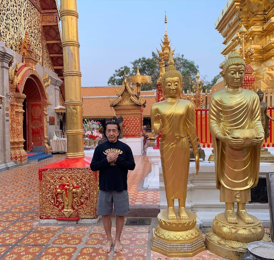 Ken Harakumaさんのインスタグラム写真 - (Ken HarakumaInstagram)「ようこそワット　プラサート　ドイステープへ！ 仏陀と一体に！ @international_yoga_center @wat_doisuthep  @ Doi Suthep, Chiang Mai, Thailand」2月22日 0時46分 - kenharakuma