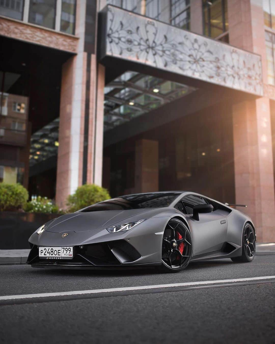 CARLiFESTYLEさんのインスタグラム写真 - (CARLiFESTYLEInstagram)「Stealthy Huracan Performante. Would you rather have this or the new 2020 Huracan EVO? Photo by @ivanorlov @77aen」2月22日 0時43分 - carlifestyle