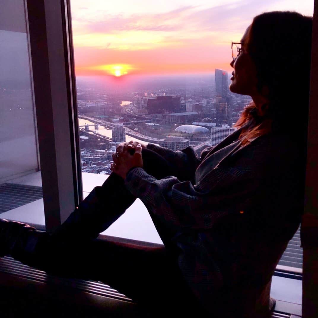 リサ・アンさんのインスタグラム写真 - (リサ・アンInstagram)「Watching the sunset over Philadelphia  #flashbackfriday #sunset #philly」2月22日 0時43分 - thereallisaann