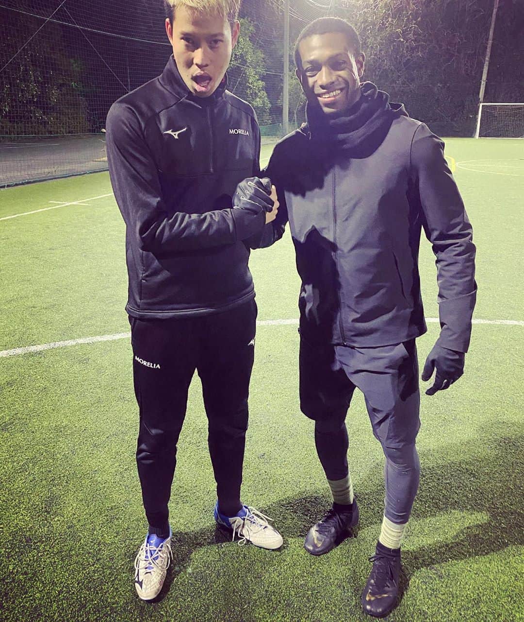 マキヒカのインスタグラム：「. . マイフレンドのエブロイとラストサッカーやった😭😢 ホームタウンのカナダに戻るらしい🇨🇦 エブロイは、マイYouTubeチャンネルにも出てくれたことあるよ😘 エブロイはマッスルで、サッカーもベリーウェル😫 また会おう！！ありがとう！ . . #僕の唯一の英語話す相手 #エブロイは学校の英語の先生やのにFC大阪トライアウトうけてた #最近は香港のチームもトライアウト受けてた #クセ英語教師 #余談なんですけど僕 #23日キシスポ泉佐野店で4時から1日店長するんで皆きてね」