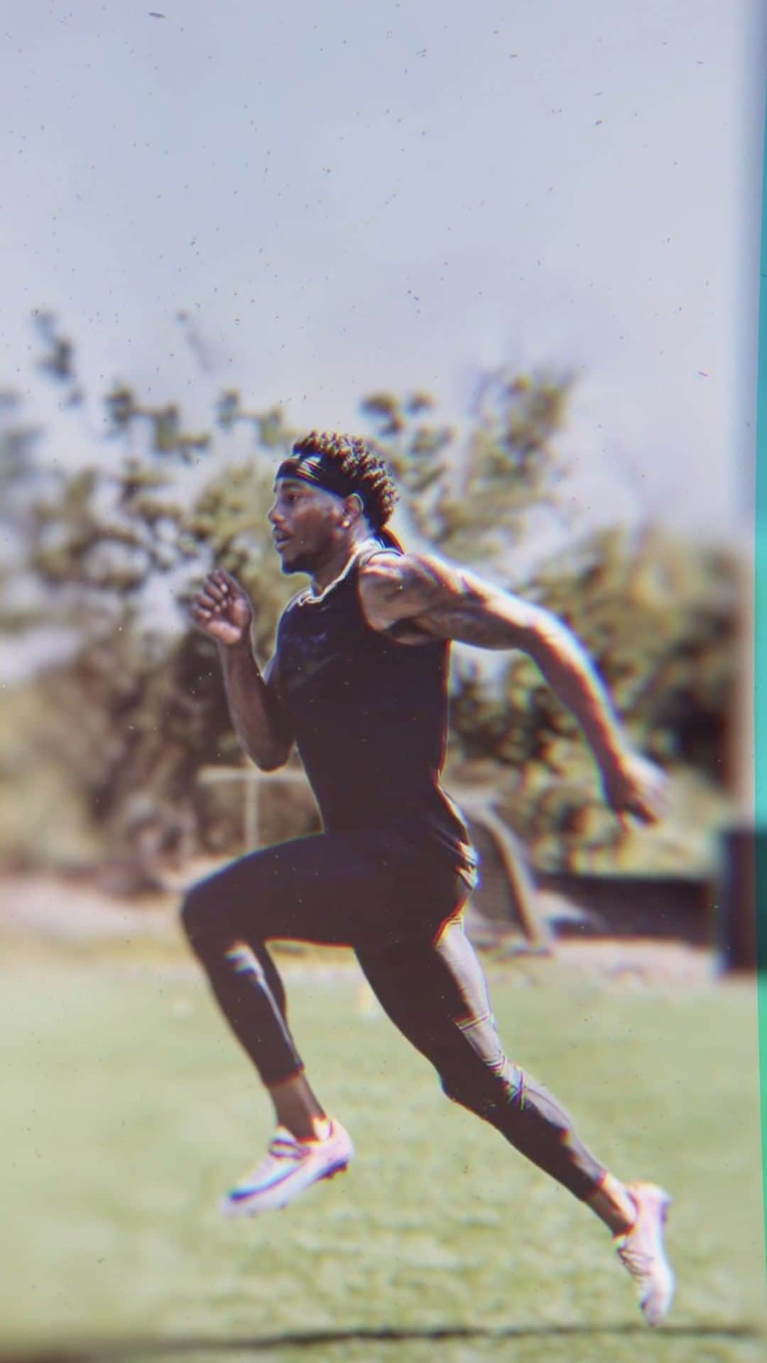 レッドブルのインスタグラム：「our man @carlinisles takes us through his workout routine 💪 meal plan 🍳 and what it takes both mentally and physically to be a world class athlete in his sport 👆 . #rugby #training #workout #fitspo #fitness #redbull #givesyouwings」