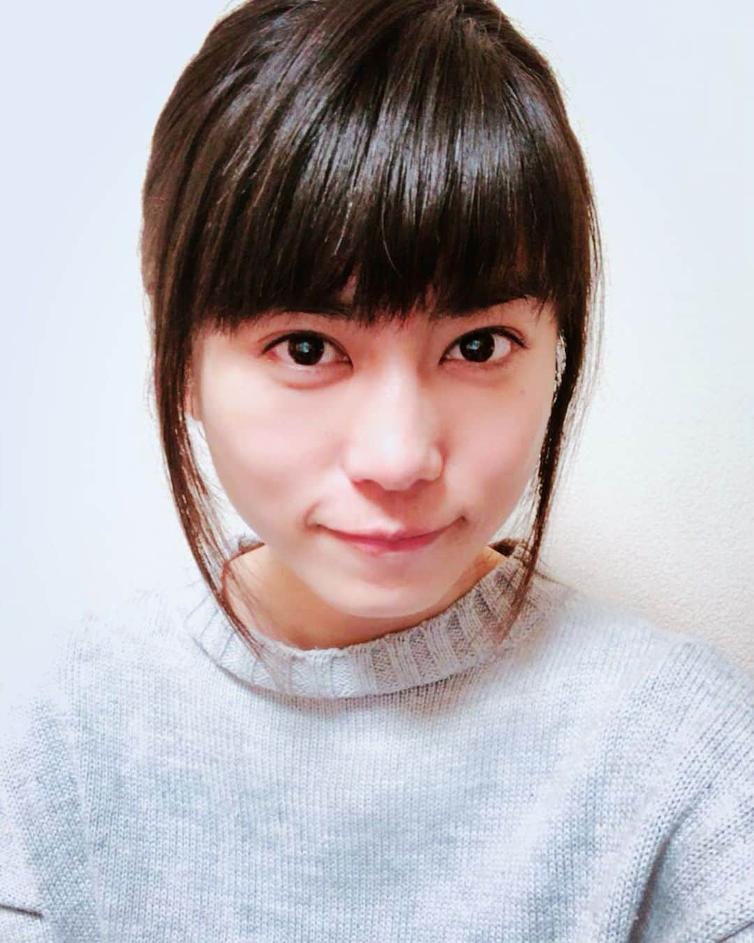 芳野友美さんのインスタグラム写真 - (芳野友美Instagram)「2月23日（日）14：45～ 「みんなのKEIBA」こっそり裏実況 出演！ #フジテレビ 「#みんなのKEIBA 」#公式YouTubeチャンネル で生配信がスタートします♪ そして、なんと#見栄晴 さん、#谷中公一 さんと出演させていただきま〜す！！！ みんなのKEIBAを見ながらこちらの番組も進行するので、皆さまと同じお茶の間にいるようなテイスト♪ 両方一緒に見ていただくと楽しめる内容になってますよ☆ 今年最初のG1！#フェブラリーステークス ！みんなで応援しながら予想的中も目指しましょー☺︎」2月22日 0時51分 - yumi_yoshino_1980