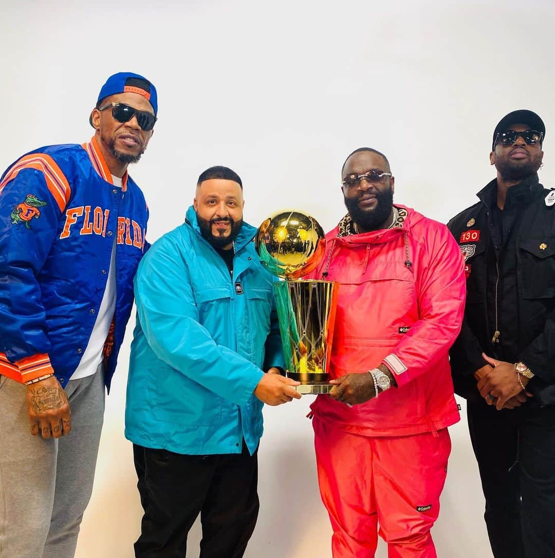 DJキャレドさんのインスタグラム写真 - (DJキャレドInstagram)「Congrats to @dwyanewade @richforever @ud40 on there new anthem .  HOME TEAM @miamiheat CHAMPIONS 🏆🏆🏆🏆 everyone go stream that new @miamiheat 🔥🏆」2月22日 1時15分 - djkhaled