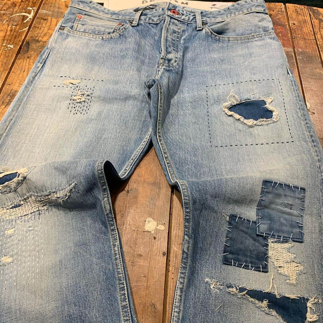 denham_japanさんのインスタグラム写真 - (denham_japanInstagram)「LIMITED DENIM Made by Jason Denham 「GRADE MIJSASHIKO」 刺子技術の織りなすヴィンテージ  #denham #denhamthejeanmaker #jasondenham  #denhamjapan #tokyo #denim #mensfashion #indigo #fashion #japanesedenim #madeinjapan #vintagefashion #streetfashion #tokyofashion #trend #shootfilm #デンハム #デンハムザジーンメーカー #デンハムジャパン#デニム #デニムコーデ #デニムファッション #デニムスタイル #ファッション #ジャパンデニム #ハンドメイド #カジュアルコーデ #20ss #ss」2月22日 1時15分 - denham_japan_by_aki_negishi