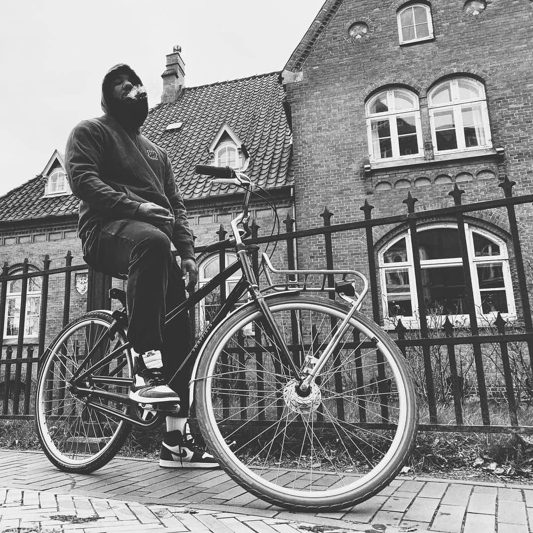 ゲームのインスタグラム：「“That’s my bike punk”」