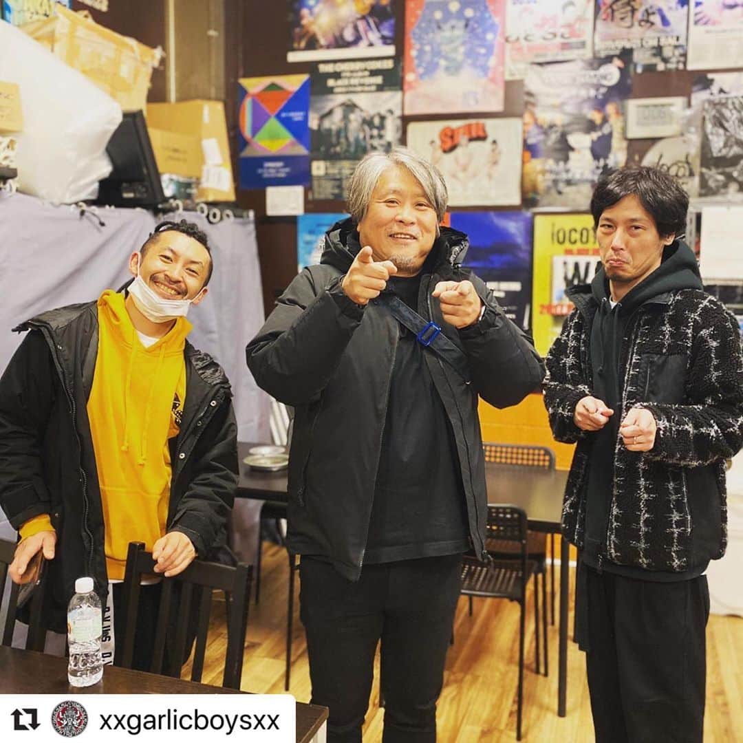 Larry のインスタグラム：「いよいよ明日。 久々の曲も何曲か。 さすらう旅の途中に流星を見ながら笑って死にたいですね。では、会場で！  #Repost @xxgarlicboysxx with @make_repost ・・・ 本日はスタジオでした！ さて、いよいよ明後日！  2020.02.23 Sun﻿ GARLICBOYS & BURL presents ﻿ 「Tug of war」﻿ at 心斎橋ANIMA﻿ w/ BURL﻿ ﻿ OPEN：17:00 START：17:30﻿ 前売：￥3,000　当日：￥3,500﻿ ※ドリンク代別途￥500」