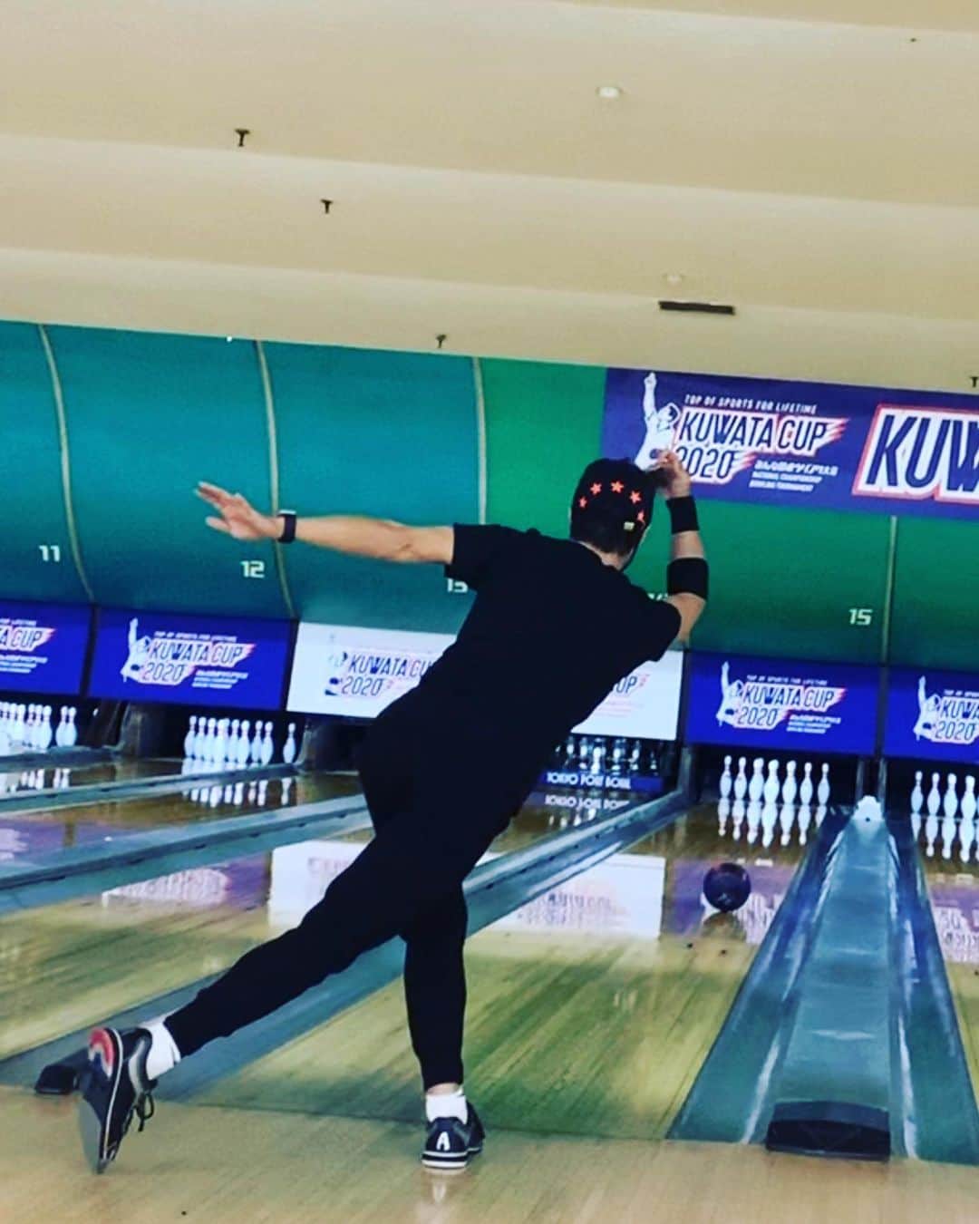 黒田アーサーのインスタグラム：「東京ポートボウルで2日連チャンで嫁さんと投げ込みしました😉👊💦今は練習あるのみです‼️ #ボウリング #bowling #東京ポートボウル #アンバサダー #黒田アーサー #黒田志保 #夫婦で投げ込み #2日間ボウリング合宿」