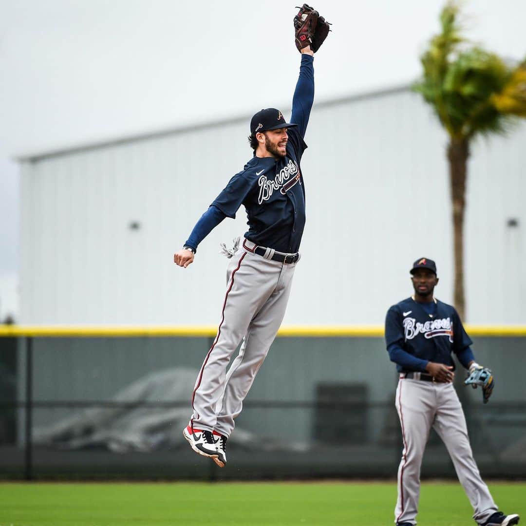 MLBさんのインスタグラム写真 - (MLBInstagram)「Raise your hand if you’re excited that there’s ⚾️ starting today!」2月22日 1時57分 - mlb