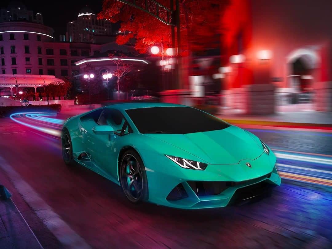 のインスタグラム：「Luxury has its own perfect speed, and it corresponds to that of Huracán EVO. Admire it in this stunning picture by @zeyadabdellatif.  #Lamborghini #HuracanEVO #EveryDayAmplified」