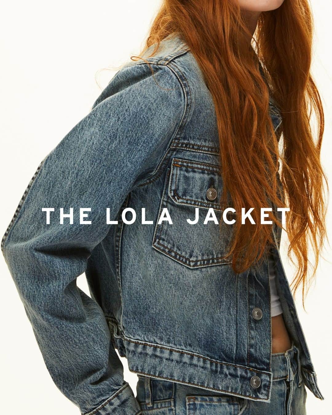 ハドソンのインスタグラム：「Denim jacket season has commenced. Meet Lola—slightly cropped and completely necessary.」