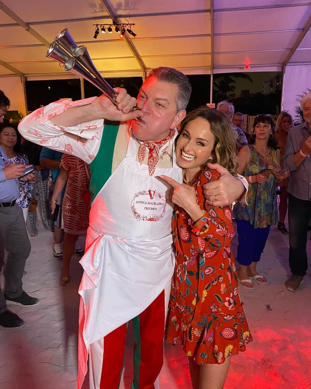 ジャーダ・デ・ラウレンティスさんのインスタグラム写真 - (ジャーダ・デ・ラウレンティスInstagram)「What a night!!! @dariocecchinimacellaio 🇮🇹 🇮🇹 #sobewff」2月22日 2時05分 - giadadelaurentiis