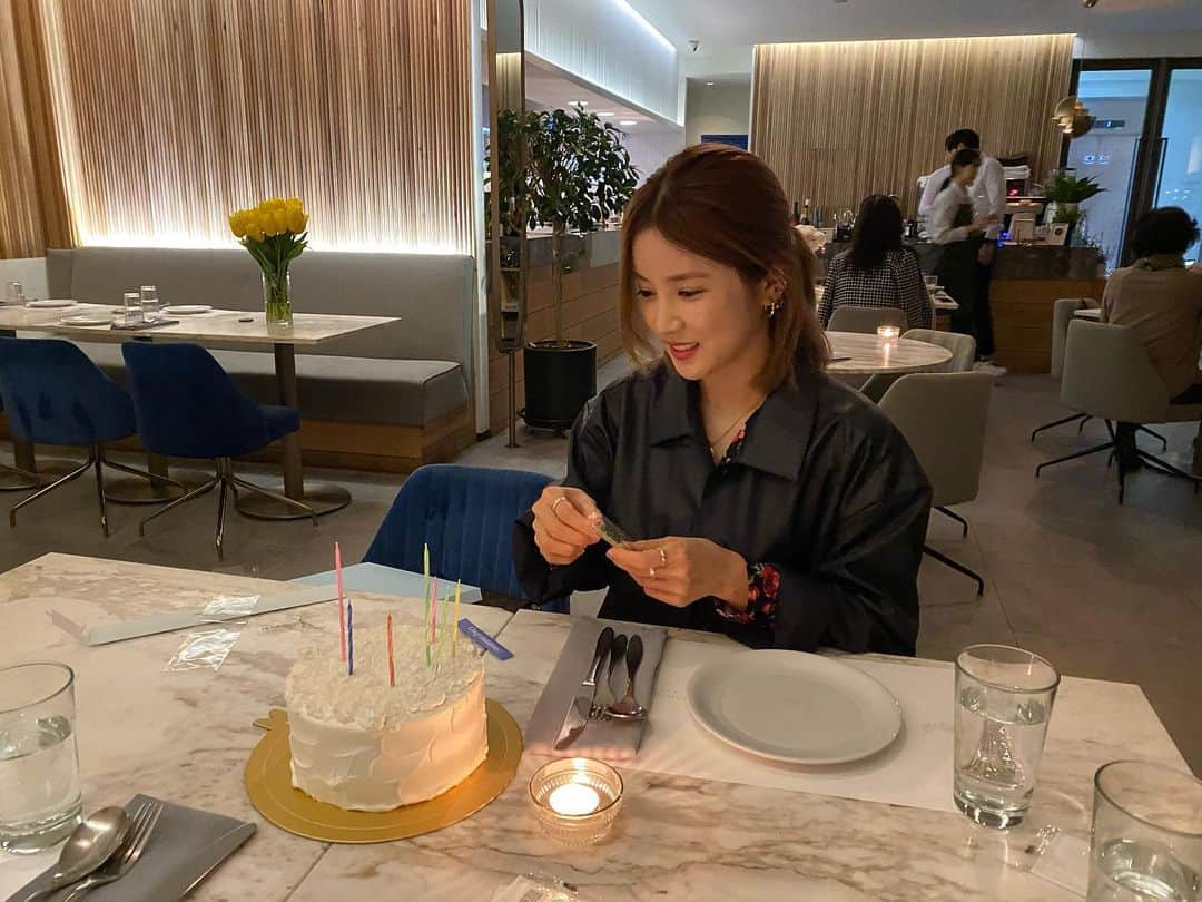 パク・チョロンさんのインスタグラム写真 - (パク・チョロンInstagram)「한달이나 지났지만 생일 축하해 친구야🎂」2月22日 2時07分 - mulgokizary