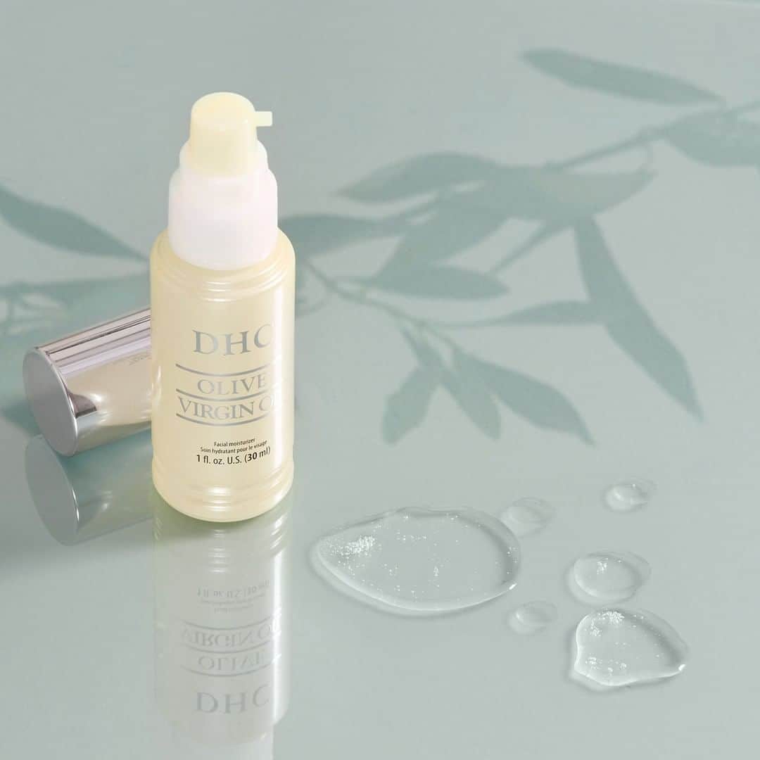 DHC Skincareさんのインスタグラム写真 - (DHC SkincareInstagram)「Your ultimate facial oil, made with one perfect ingredient 🍃 Organic olive oil is harvested in Spain and ultra-purified in Japan to create a lightweight oil that protects skin with botanical antioxidants without clogging pores. Available at DHCcare.com ☝️」2月22日 2時14分 - dhcskincare