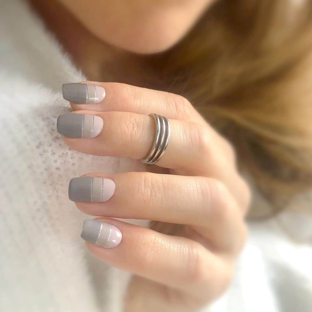 Jamberryのインスタグラム：「// NAIL WRAP // Steal the show and win for best nails in this subtle sparkle print featuring blush and neutral lines || Featured: #scenestealerjn . . . #jamberry #jamberrynails #jamberrynailwraps #nailsofinstagram #naildesigns」