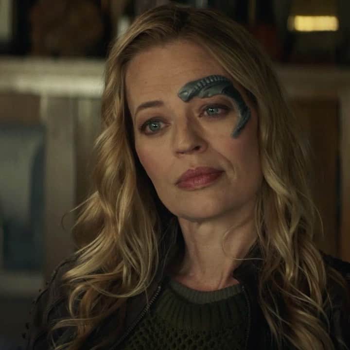 ジェリー・ライアンのインスタグラム：「Watch episode 5, available worldwide today. Seven might make an appearance... ;-) #startrekpicard @startrekcbs @primevideouk #sevenofnine」