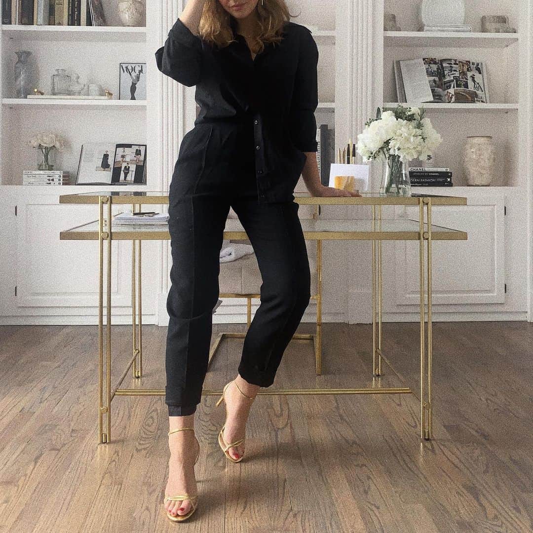 Kelsey Simoneのインスタグラム：「FINALLY!! I just uploaded my dream office tour... I couldn’t be more happy with how it turned out! 😁 Link is in my bio to watch xx」