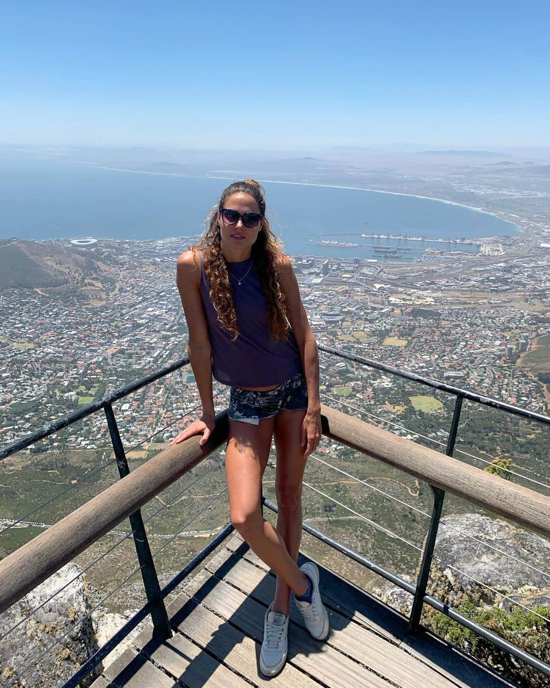 ズザンナ・ヤカボスのインスタグラム：「at the top #tb #tablemountain」