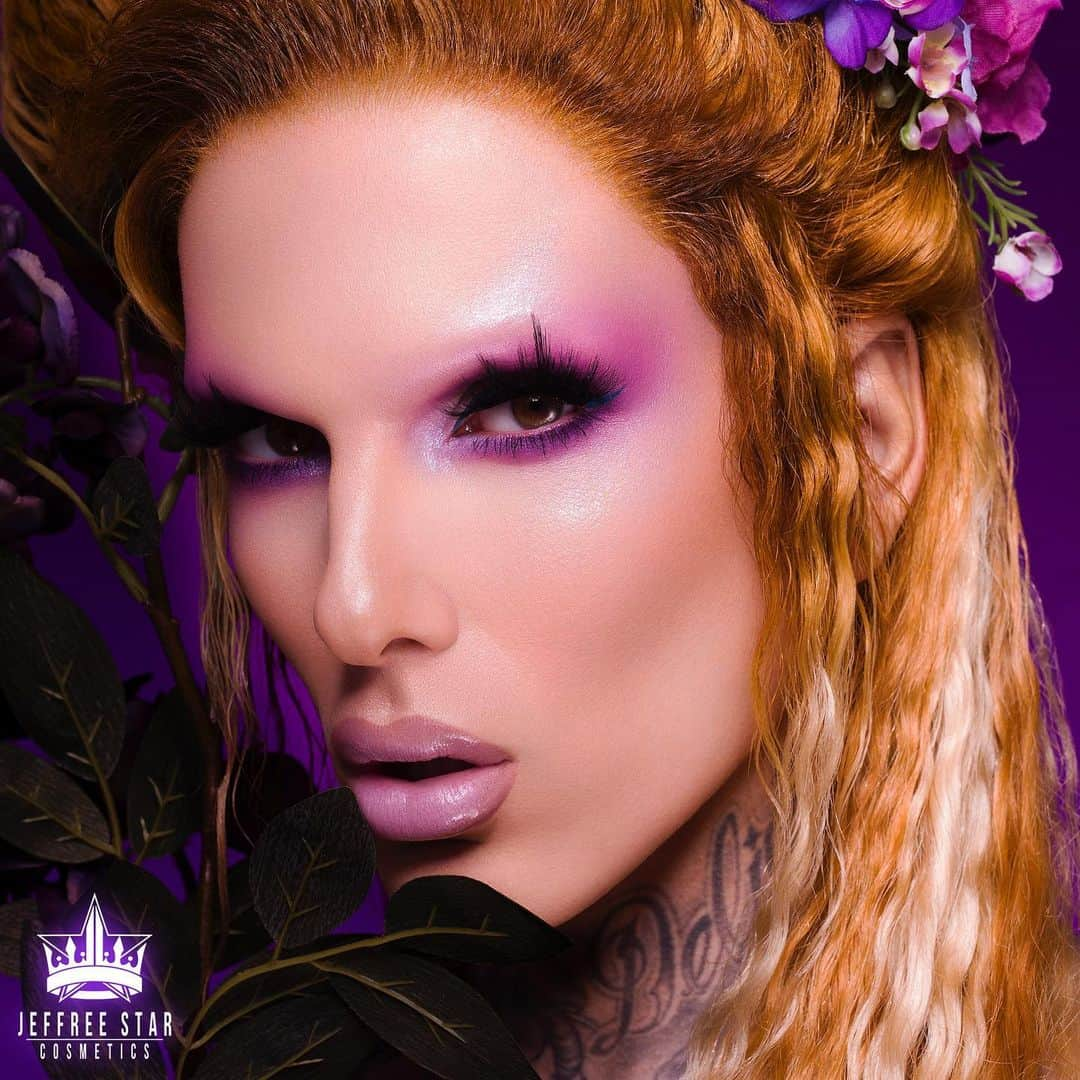 Jeffree Star Cosmeticsさんのインスタグラム写真 - (Jeffree Star CosmeticsInstagram)「THE ENTIRE #BLOODLUST COLLECTION IS NOW LIVE!! 💜🩸❤️ Link in our bio 🌟 #bloodlust #jeffreestarcosmetics」2月22日 3時00分 - jeffreestarcosmetics