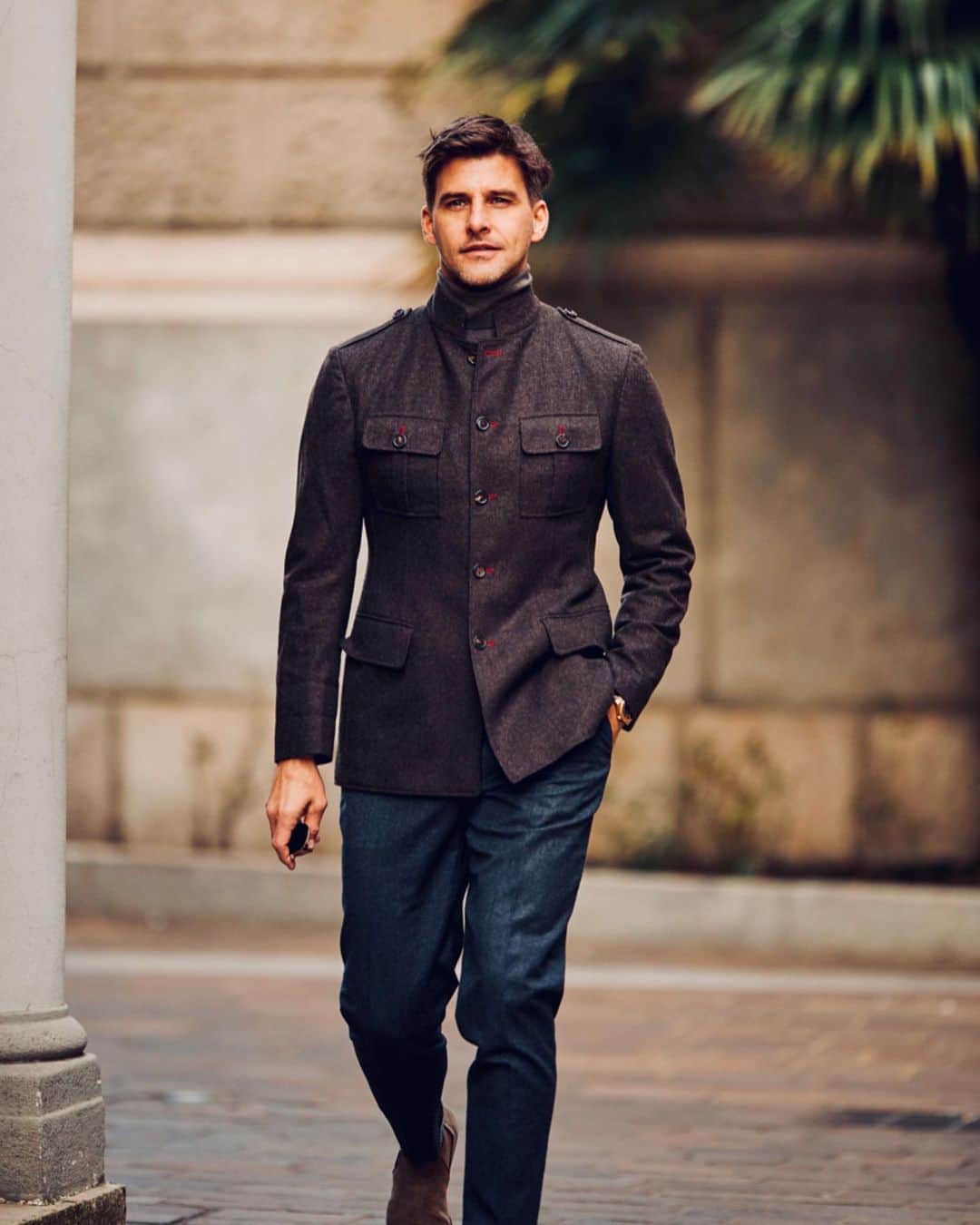 ヨハネス・ヒューブルさんのインスタグラム写真 - (ヨハネス・ヒューブルInstagram)「On the streets of Milan captured by @eva.espresso - made to measure jacket by @marcanthonygmbh #swipe」2月22日 3時54分 - johanneshuebl