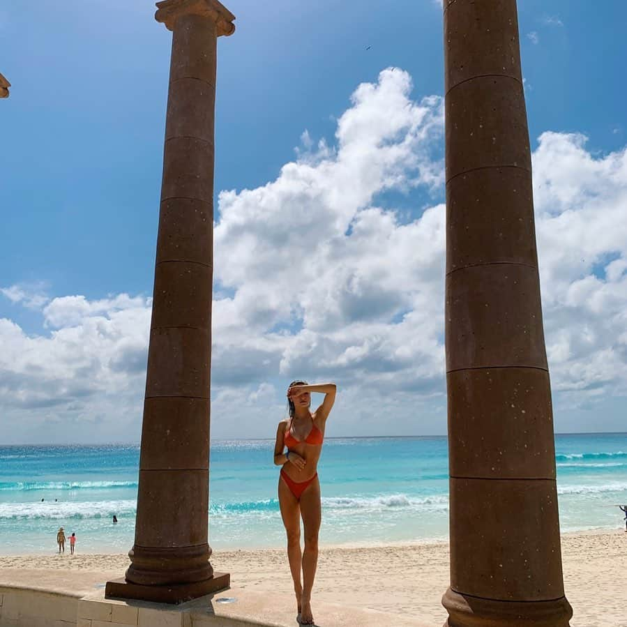 オータム・ミラーさんのインスタグラム写真 - (オータム・ミラーInstagram)「Only if I could wake up with this view and have piña colada’s everyday🤤」2月22日 4時16分 - autumnmiller