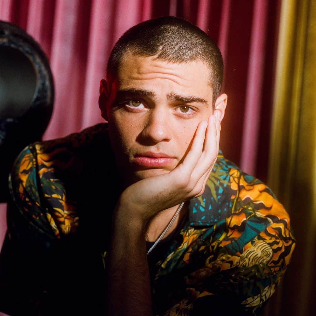 ノア・センティネオのインスタグラム：「Baby face in the house」