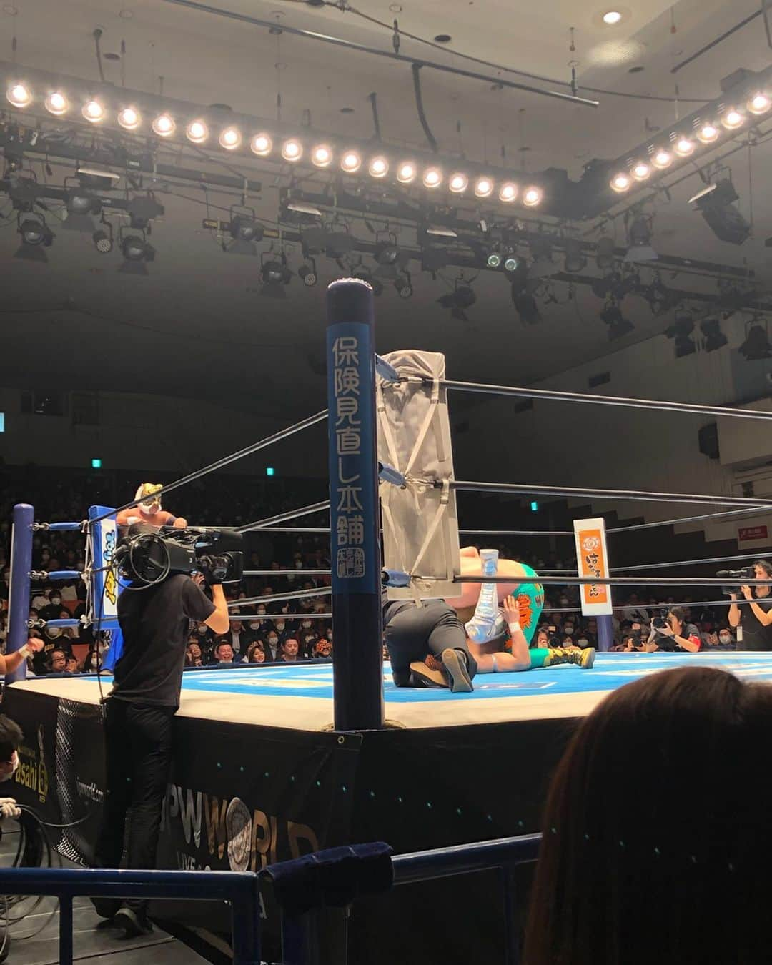 琥珀うたさんのインスタグラム写真 - (琥珀うたInstagram)「. . 2.19新日本プロレス後楽園ホール大会。 レジェンドレフェリー、タイガー服部さんの引退でした。 ALL INを観にアメリカまで行った時、You馬鹿なの？って言われましたw 引退セレモニーとんでもなく豪華😢 お疲れ様でした。 . . #njpw #njpwworld  #legend #referee #retire #新日本プロレス #レジェンド #レフェリー #タイガー服部 #引退 #引退セレモニー #後楽園ホール」2月22日 14時07分 - uta0214khk