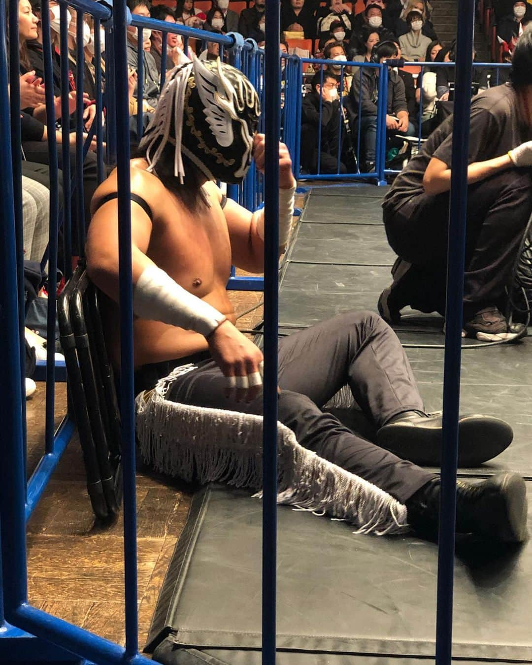 琥珀うたさんのインスタグラム写真 - (琥珀うたInstagram)「. . 2.19新日本プロレス後楽園ホール大会。 レジェンドレフェリー、タイガー服部さんの引退でした。 ALL INを観にアメリカまで行った時、You馬鹿なの？って言われましたw 引退セレモニーとんでもなく豪華😢 お疲れ様でした。 . . #njpw #njpwworld  #legend #referee #retire #新日本プロレス #レジェンド #レフェリー #タイガー服部 #引退 #引退セレモニー #後楽園ホール」2月22日 14時07分 - uta0214khk