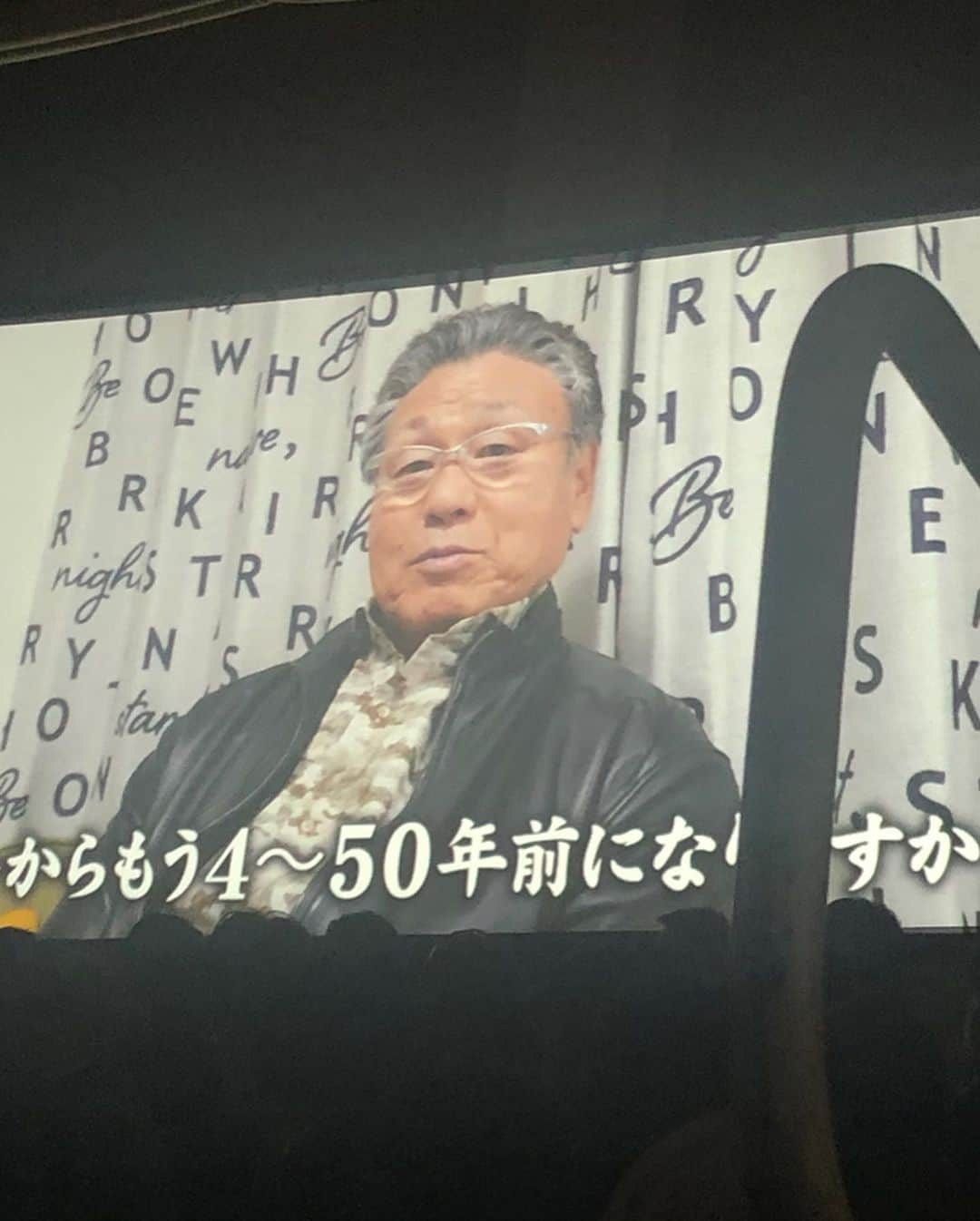 琥珀うたさんのインスタグラム写真 - (琥珀うたInstagram)「. . 2.19新日本プロレス後楽園ホール大会。 レジェンドレフェリー、タイガー服部さんの引退でした。 ALL INを観にアメリカまで行った時、You馬鹿なの？って言われましたw 引退セレモニーとんでもなく豪華😢 お疲れ様でした。 . . #njpw #njpwworld  #legend #referee #retire #新日本プロレス #レジェンド #レフェリー #タイガー服部 #引退 #引退セレモニー #後楽園ホール」2月22日 14時07分 - uta0214khk