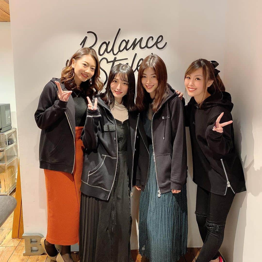 今野杏南さんのインスタグラム写真 - (今野杏南Instagram)「* のりが働いている、 @balancestyle の展示会へ行ってきました🤗 デザイン色々で迷っちゃった👏🏻 届くのが楽しみです🌈🌈 ゆうちょとひかちゅとも合流できて嬉しかったあ🥰🥰 *」2月22日 14時43分 - anna_konno0615